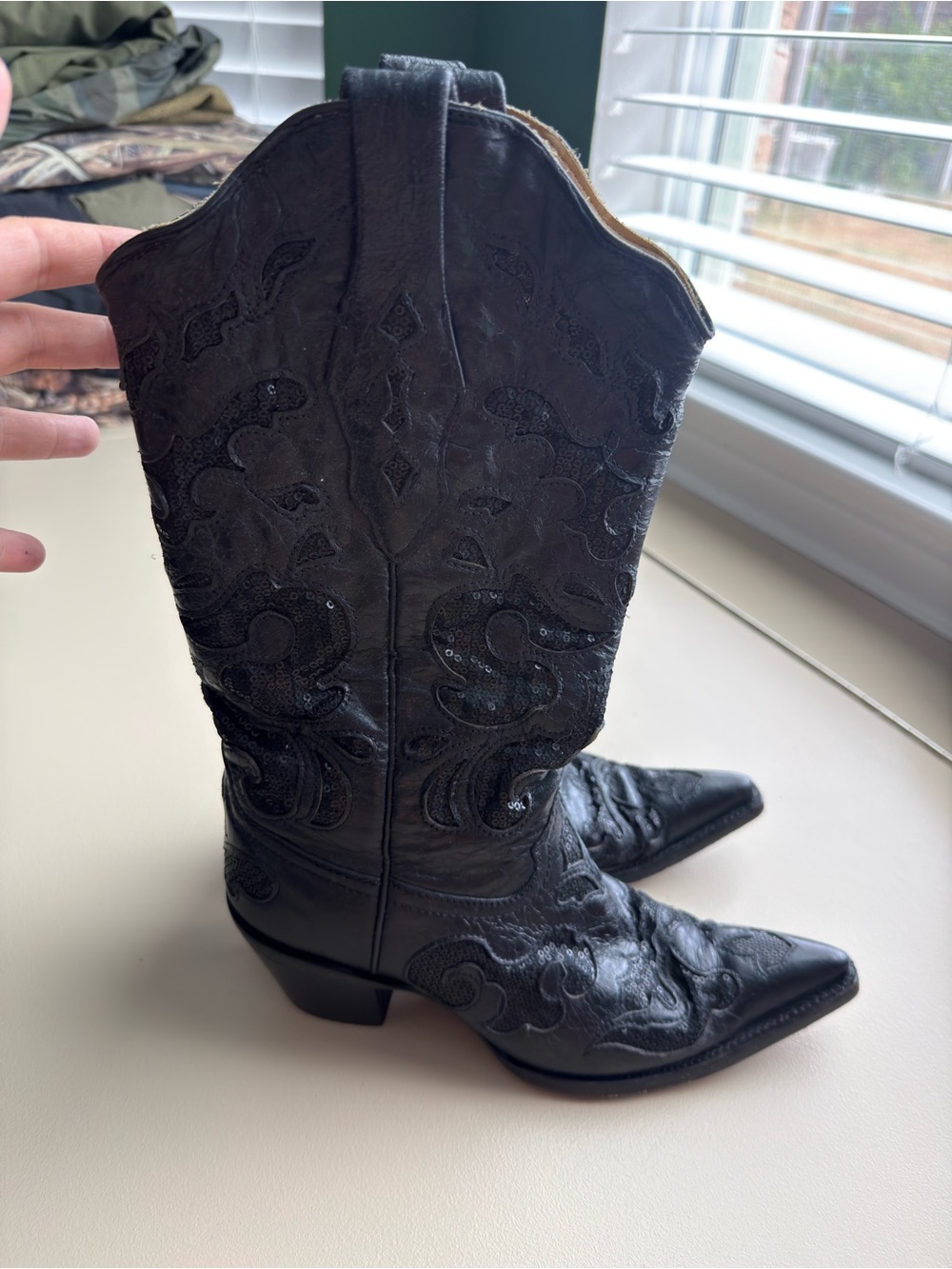 Corral Black Leather Sequin Embroidered Snip Toe Cowboy Boots Women’s 6M